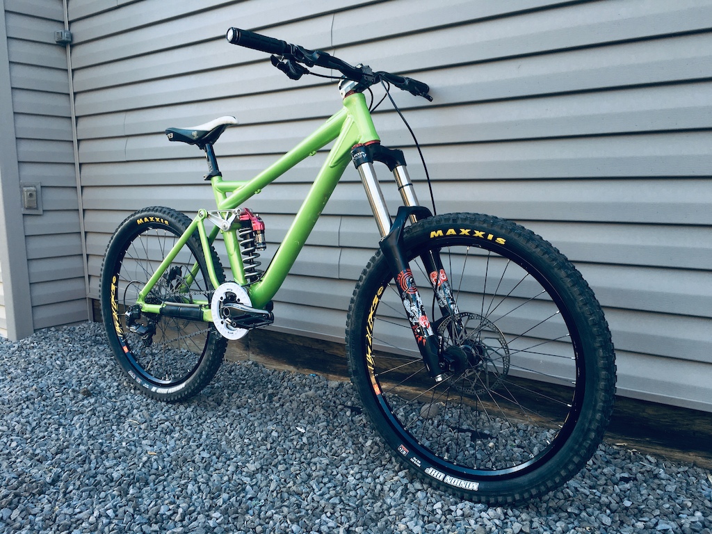 Thomas Vanderham’a signature Iron Horse 7 Point, retro Saint and Marzocchi build.
