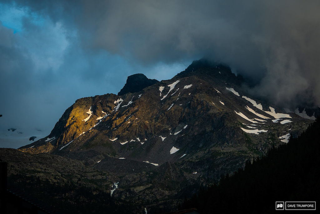 The morning sun pushed away the threatening clouds as the second day of racing got under way in La Thuile.