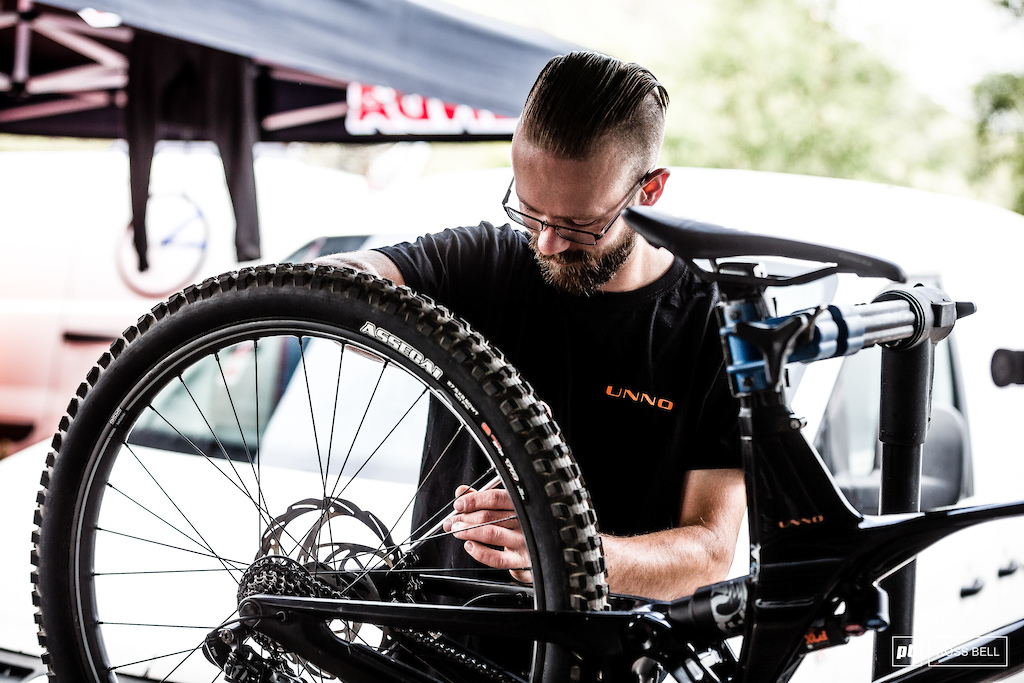 UNNO team mechanic Jesse Wigman making sure back to back reigning champ Greg Williamson has the right tools at his disposal to defend his sleeve.