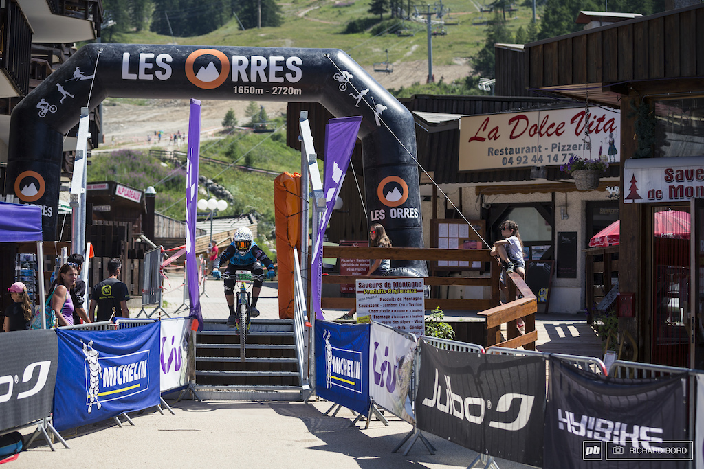 Les Orres is not in Italy but it really has La Dolce Vita feeling. Finish line in the village.