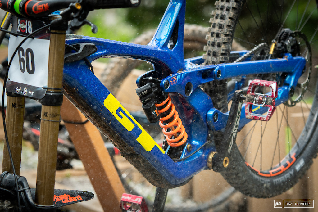 It looks like GT s new DH bike is just about ready for release. After being black and nondescript all season they are now team blue and yellow and looking like a finished product.