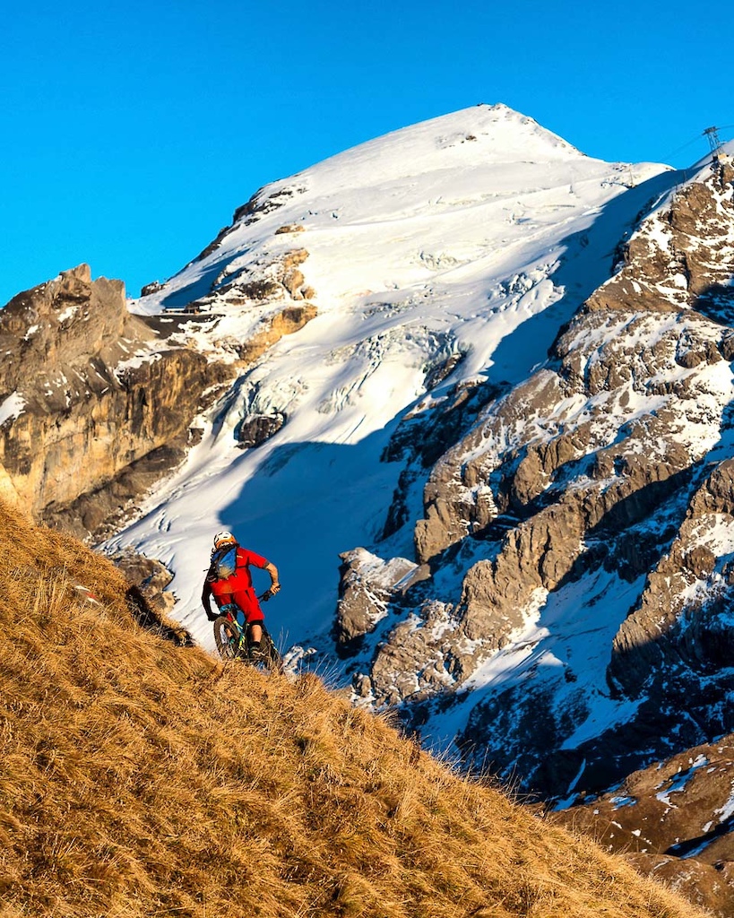 Ride with view on a legendary Titlis Glacier. A Paradise for Freeride Skiing