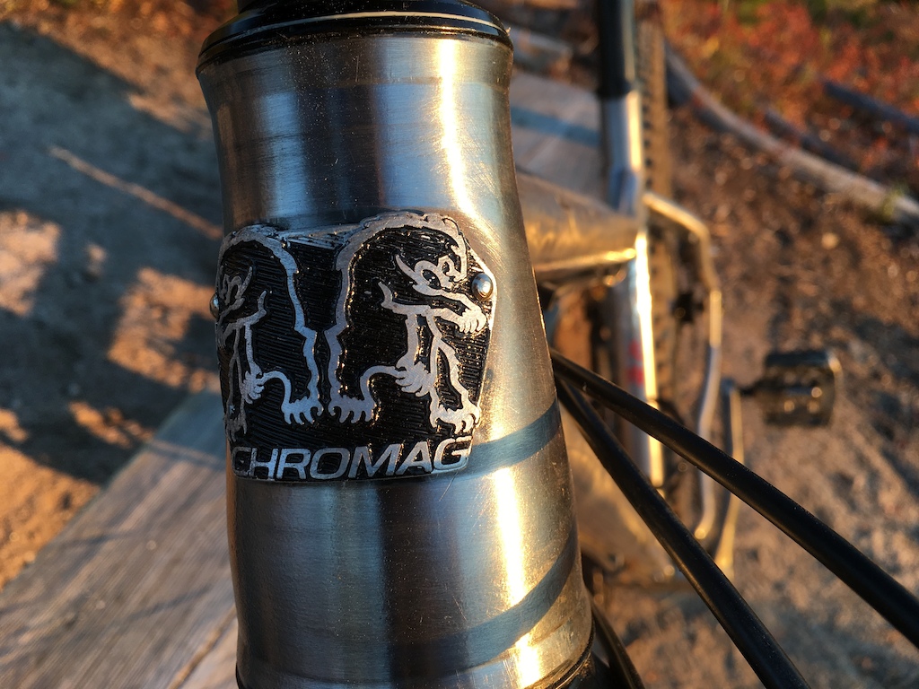 chromag rootdown BA raw M/L - headbadge