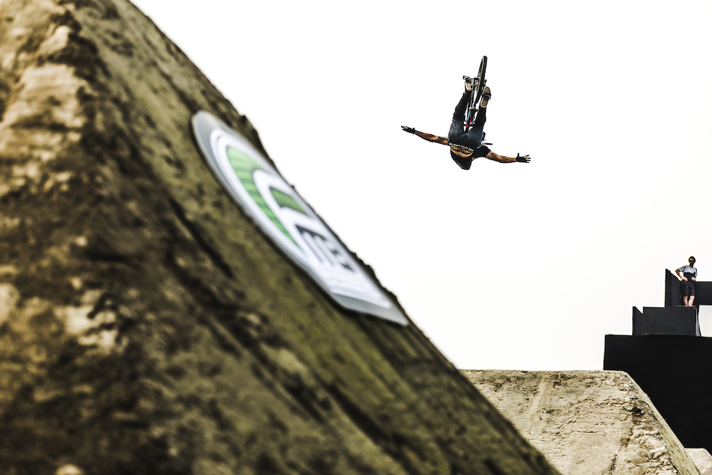 Front Flip No-Handers, among other things, sealed Timothé 1st place today.