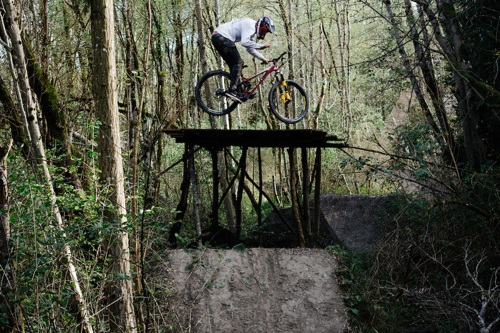 Peter Kaiser doing a halfcab-barspin of the drop