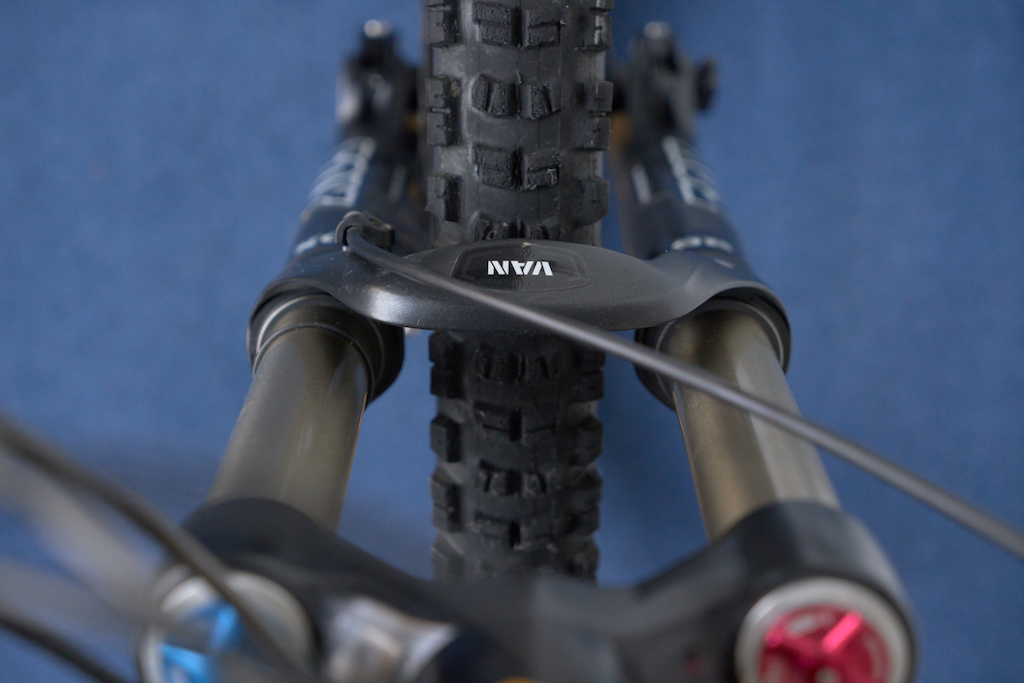 Specialized Enduro Expert EVO
Fox Van R forks