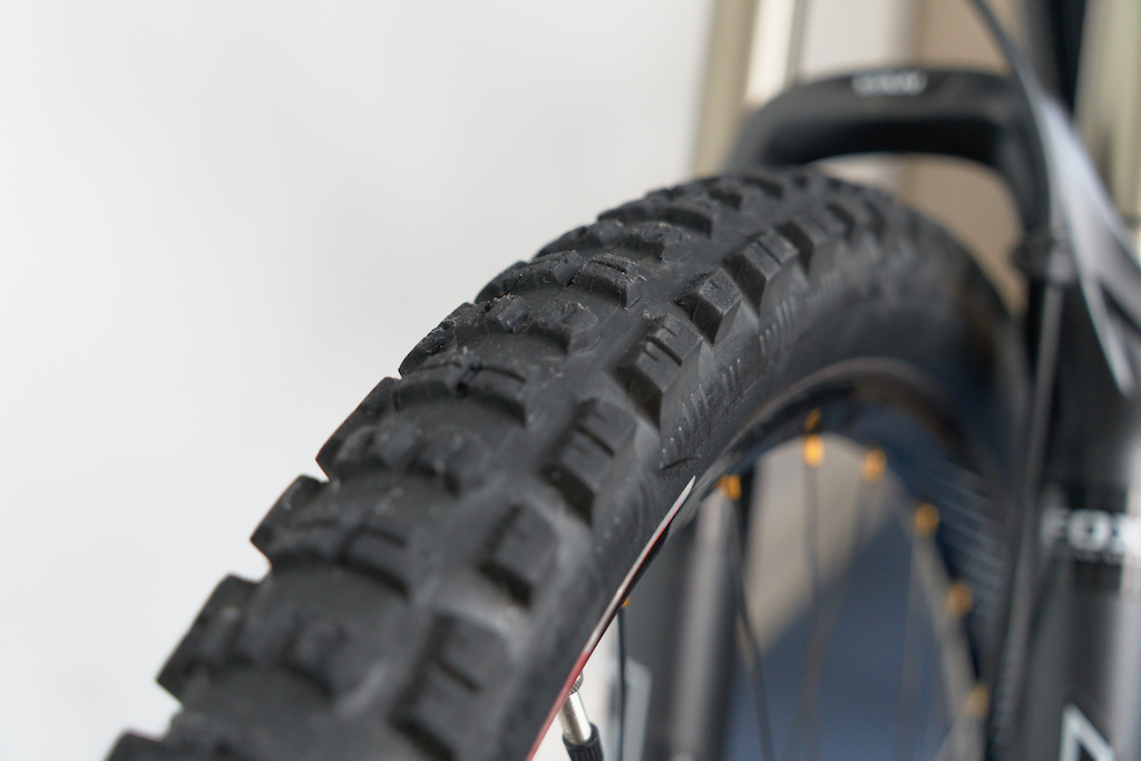 Specialized Enduro Expert EVO
Front tire
