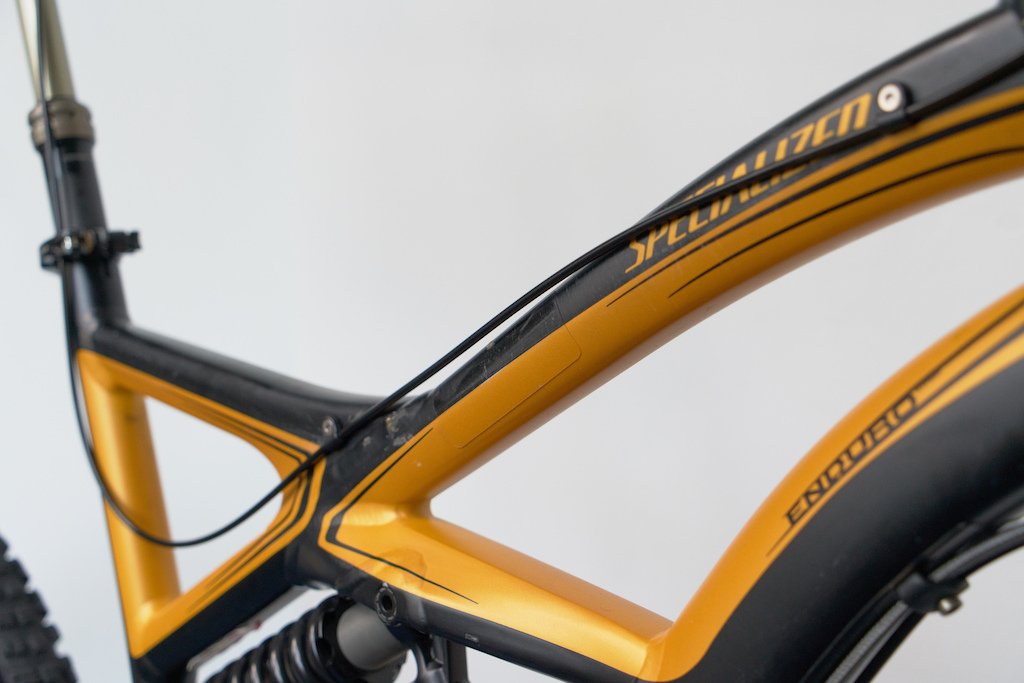 Specialized Enduro Expert EVO
Top tube