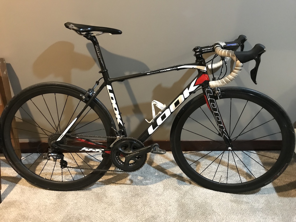 Look 566
ICAN chinese carbon rims
forgot to level seat for photo