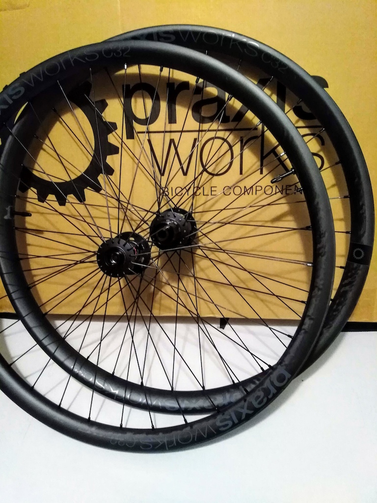 Praxis Works C32 Wheelset for my Curtis AM7