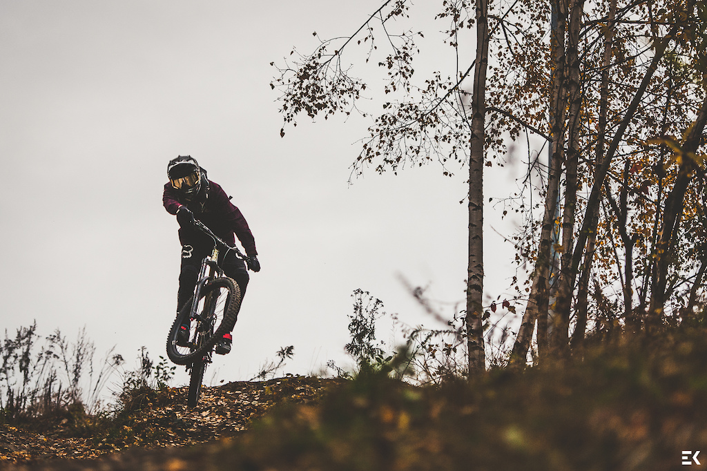 rainy autumn day with the high fiv crew on the bike park  3