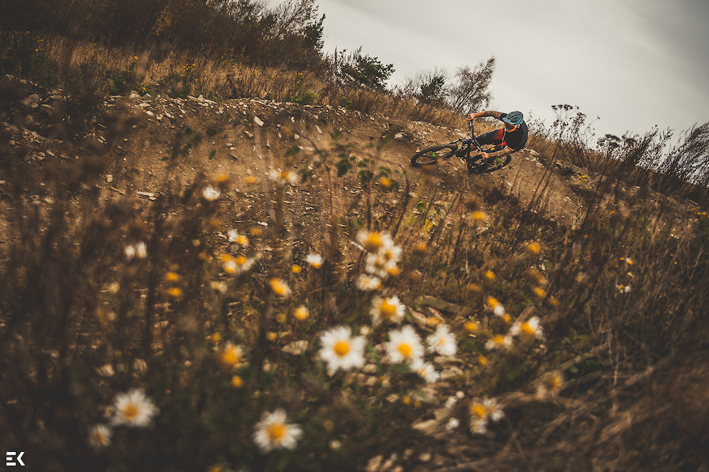 rainy autumn day with the high fiv crew on the bike park  3