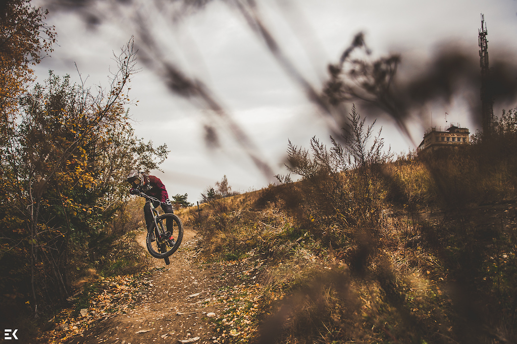 rainy autumn day with the high fiv crew on the bike park  3