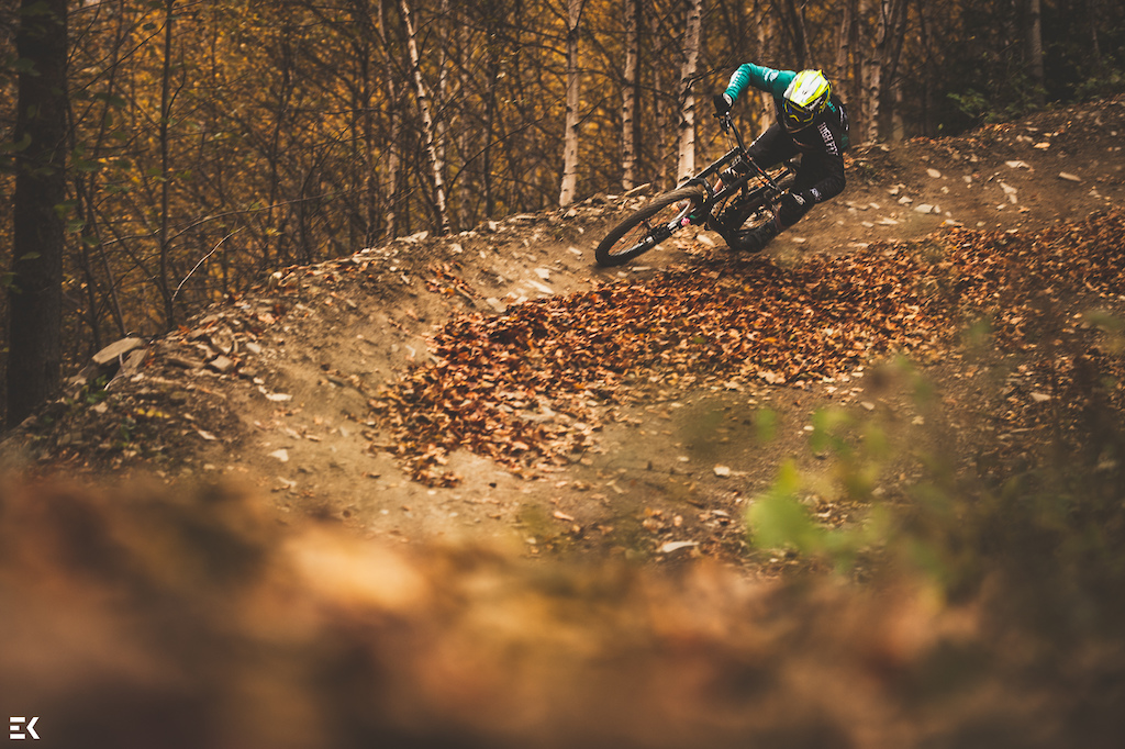 rainy autumn day with the high fiv crew on the bike park  3