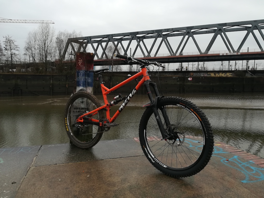 Cotic Rocket Gen 2, 27,5"
Rock Shox Pike DebonAir 160mm
Manitou Evolver ISX6
Hope Pro 2 Evo + Tech Enduro
Sram GX 11 Speed Group
KindShock Lev 125mm /w Kore Saddle
Truvativ Descendant 50mm 
Syntace Vector 760mm /w Odi Ruffian
Continental Baron Projekt 2.4 Black Chili Apex
Maxxis Highroller 2 2.4 MaxxPro Exo