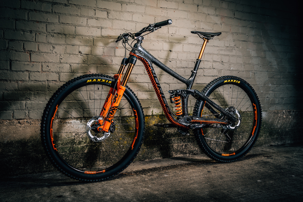 and-the-award-for-the-best-ever-mtb-paint-job-goes-to-singletrack