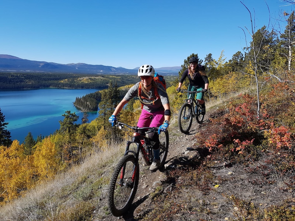 Gourgeous fall colours in the Yukon with the turquoise waters are some of the highlights of this awesome trail! Sweet Skills Yukon Camp 2018