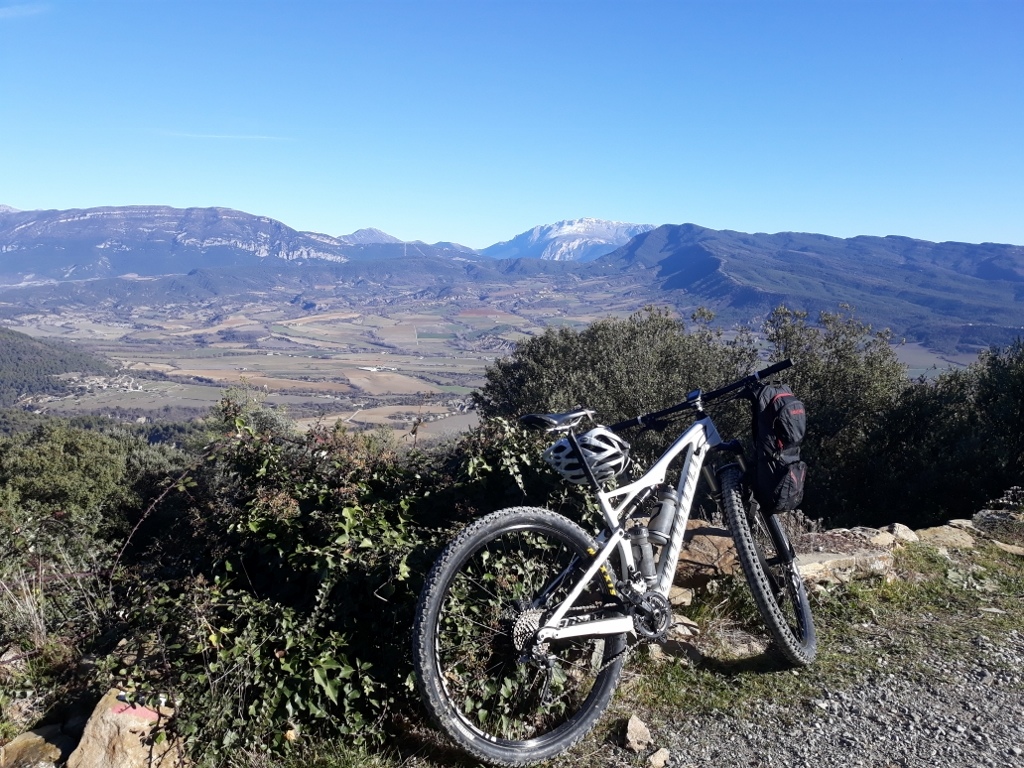 Up at the Muro de Roda Castle on route ZZ 047 “La Natiella Hacia Arriba” last week before the snow arrived. 

The descents are well worth the climbs!