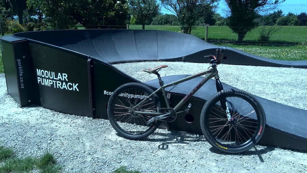 Last pumptrack ride of 2018. Bloody hot day that one was.