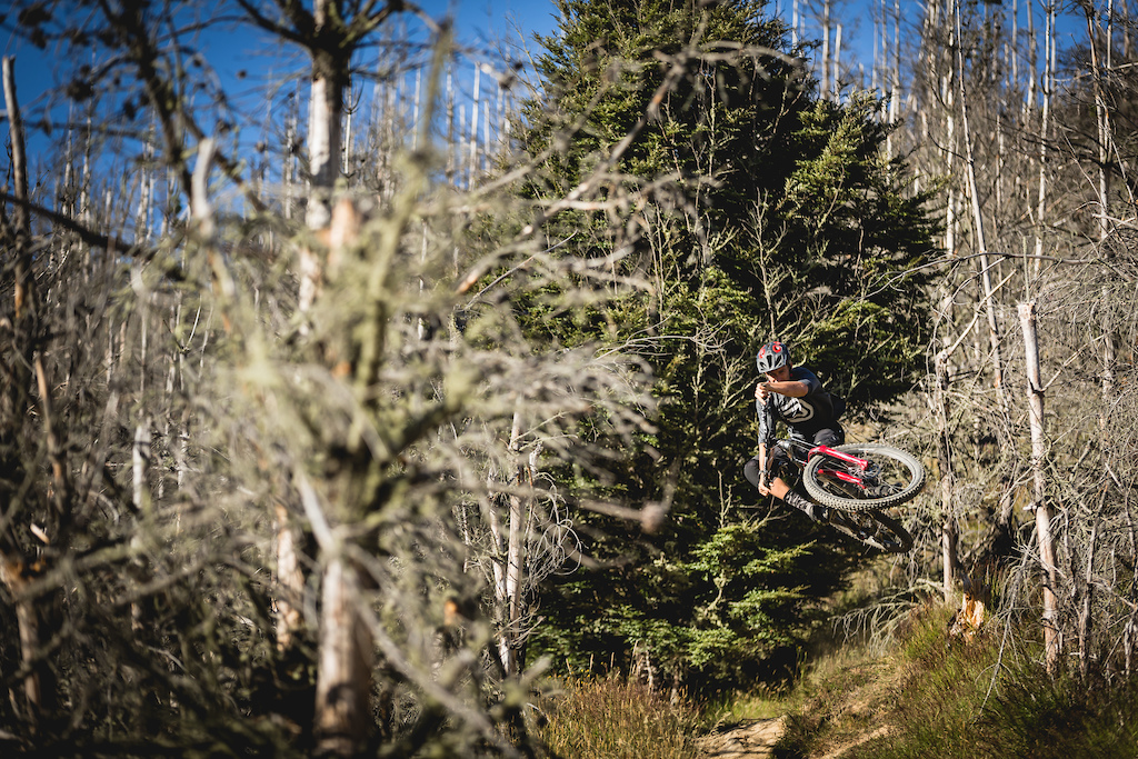 Sam Blenkinsop riding DEITY's new 35mm Carbon Skywire Bar while filming for there latest video