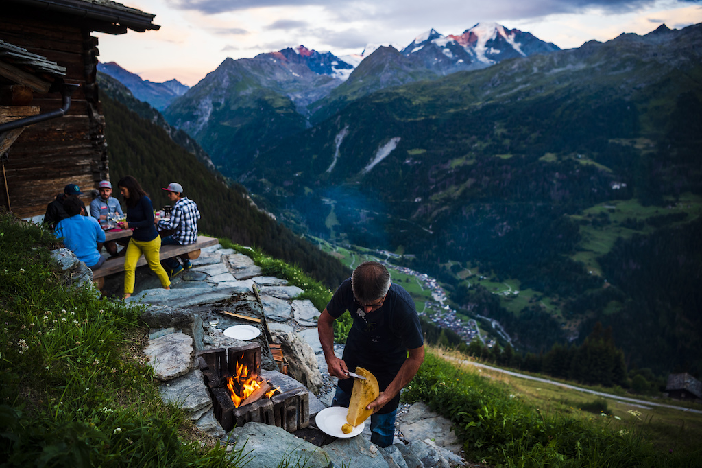 Dinner on high altitude cooked over open fire. Photo Mattias Fredriksson.