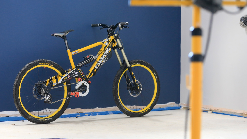 This is the bike I am going to try and replicate from the 005 season, the frame I have was his spare frame