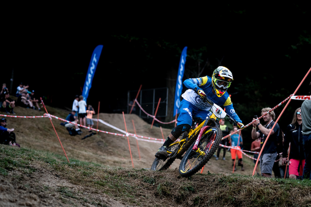 Video: Sam Hill & Team CRC Mavic Upbeat After Tough Start to EWS - Pinkbike