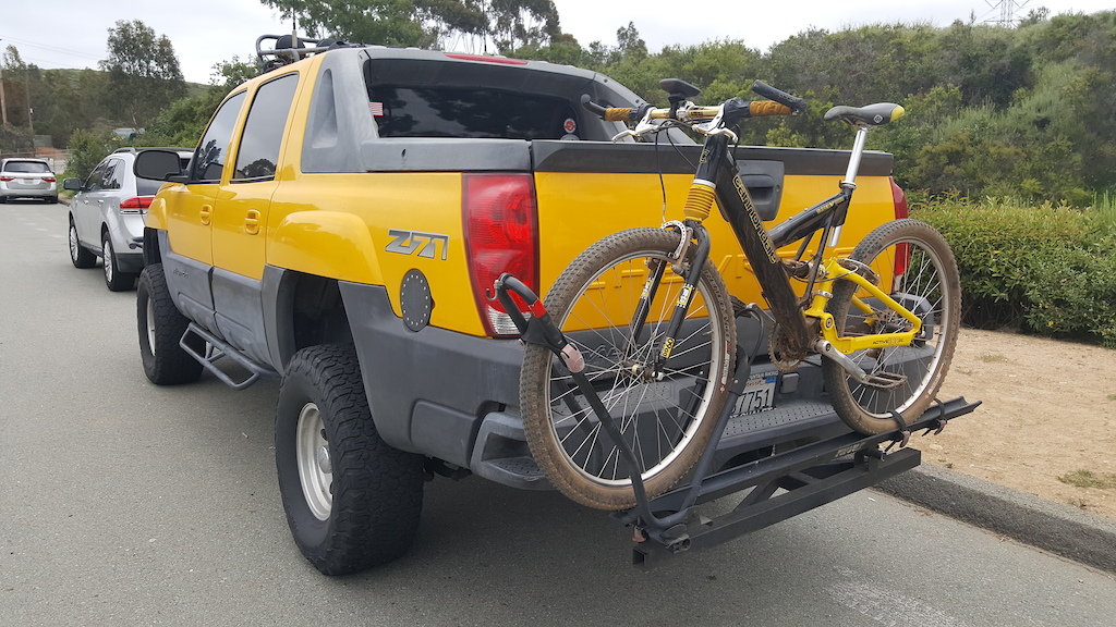 Retro Bumblebee Cannondale V-1000 attached to my lifted 2003 Chevy Avalanche