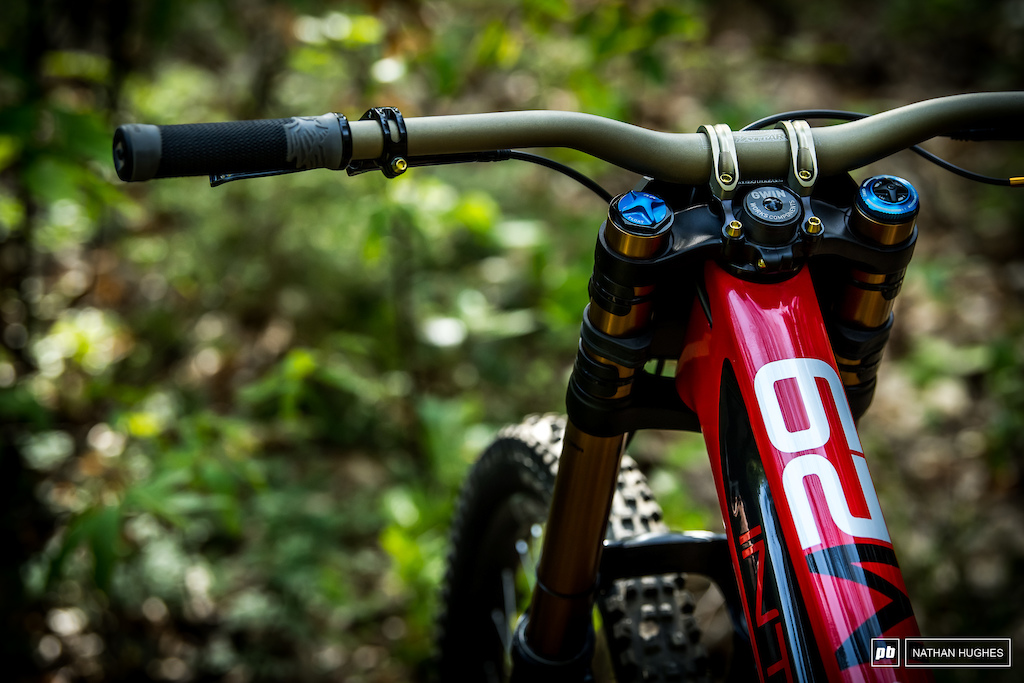 Round Up: The World Cup Race Bikes of Aaron Gwin - Pinkbike Round Up: The World Cup Race Bikes of Aaron Gwin - Pinkbike
