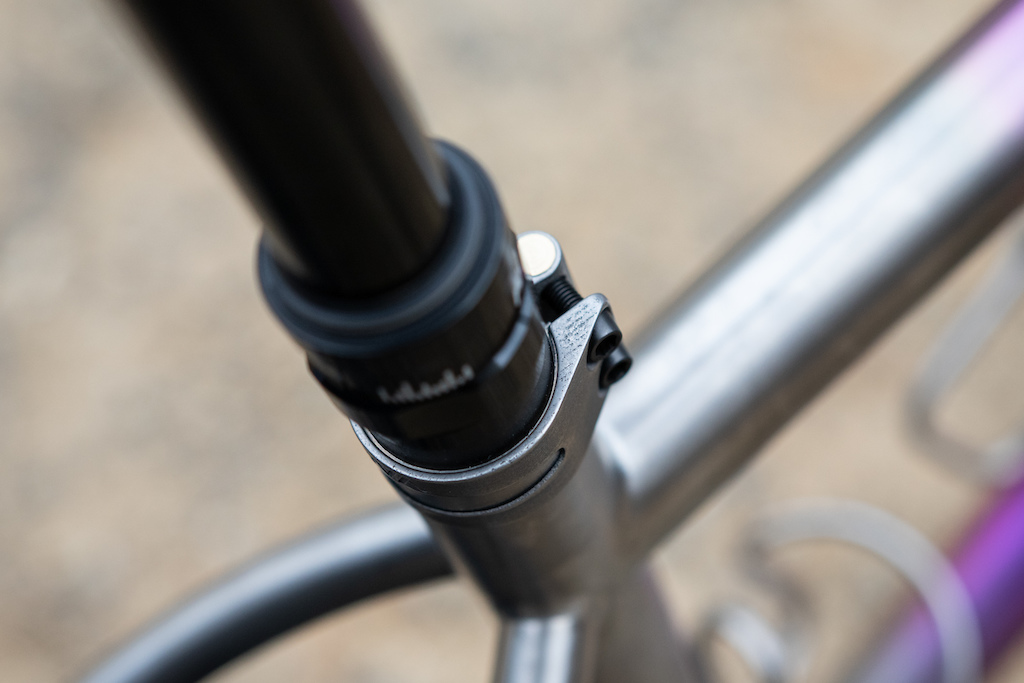 Hester even designed his own 3D printed seat clamp for the bike. This twin-bolt design helps to spread the clamping force over a greater surface area and therefore provides a secure hold without causing pinching or stiction issues with dropper posts.
