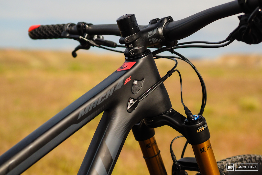 Whereas many companies are moving to fully guided internal routing, Pivot is sticking with bolt-on ports and open frame tubes. This makes it a little more of a hassle to get all of the lines run through the frame, but it also affords more flexibility for different drivetrain and suspension setups.