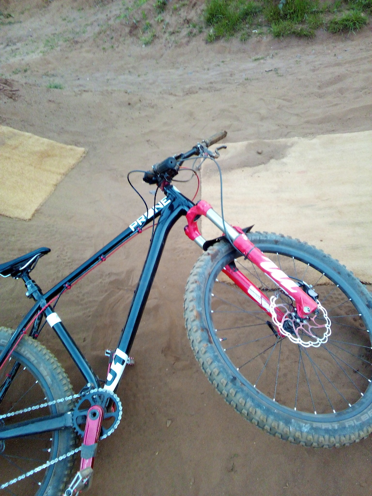 Crashed on the 3rd jump line @s4p.
Carbon bars came off worst!