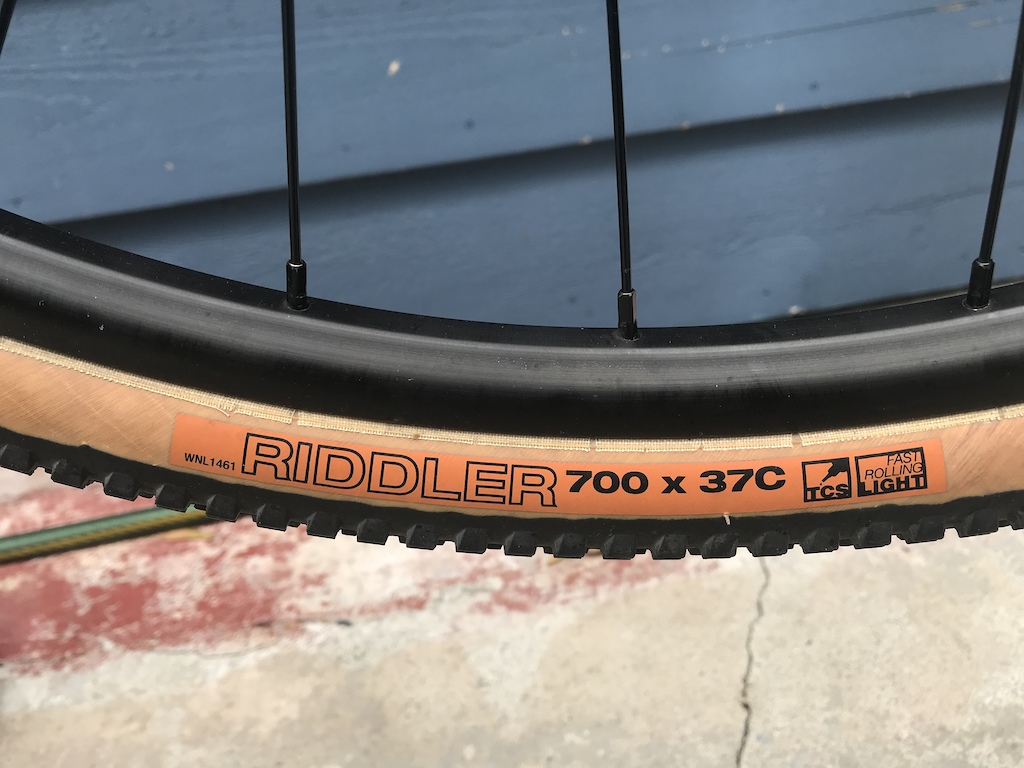 WTB Riddler 700x37C tanwall tires set up tubeless with Stan's NoTubes sealant
