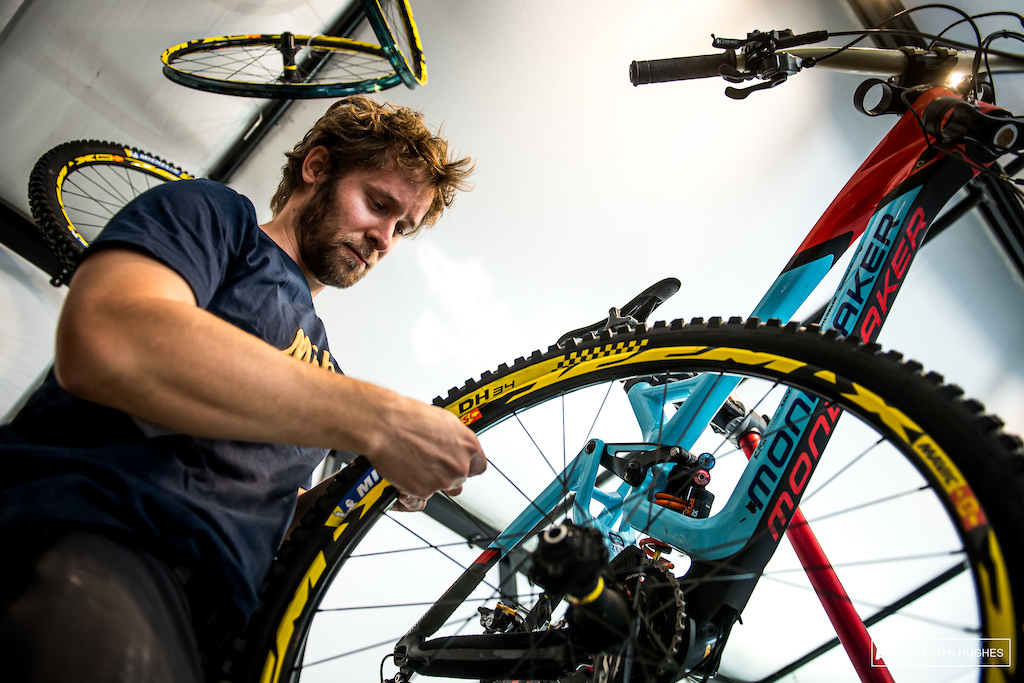 Mike Jones' mechanic, Stefan, swapping some Fort William muds for the more Leogang appropriate Michelin DH22.
