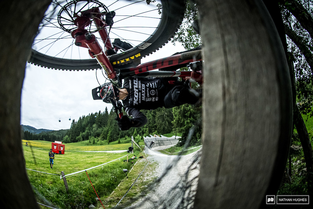 Connor Fearon is never not killing it here in Leogang, but he'll need to squeeze out a couple of extra milliseconds to hit the podium again. 6th today.