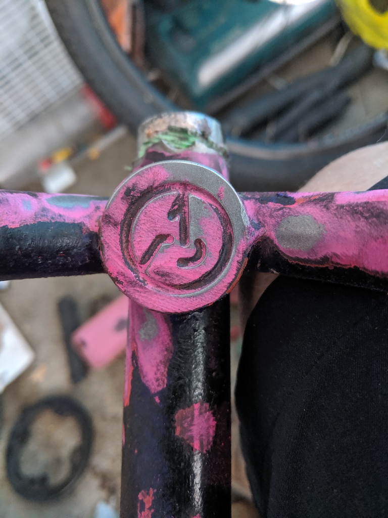 Who makes this frame? Who's logo is this?