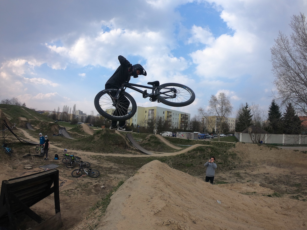 Tailwhip on Spine Jump - Sketchy one