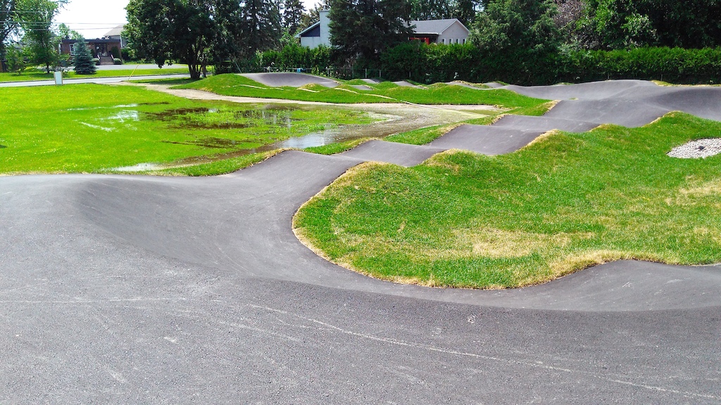 Pumptrack, piste à vague