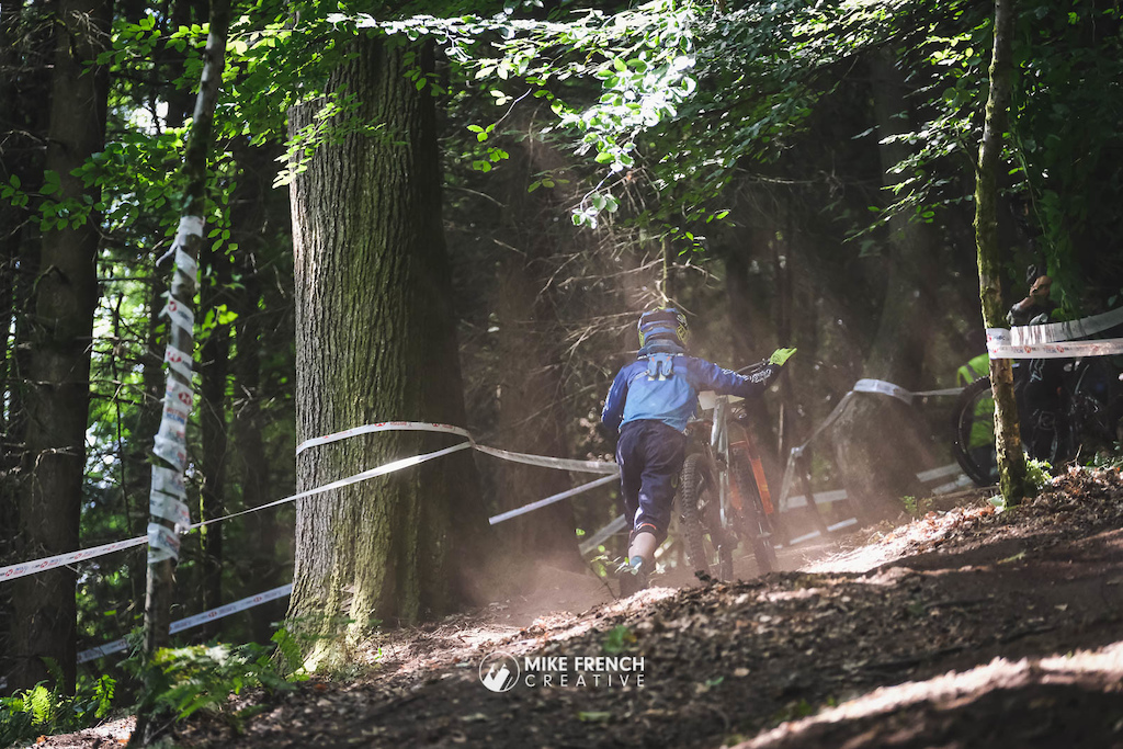 Dry and dusty at the MIJ DH Summer Series