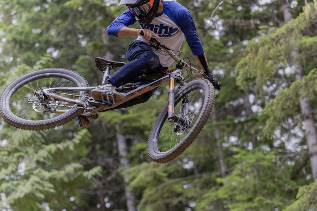 Jose Muñoz throwing fat whips.