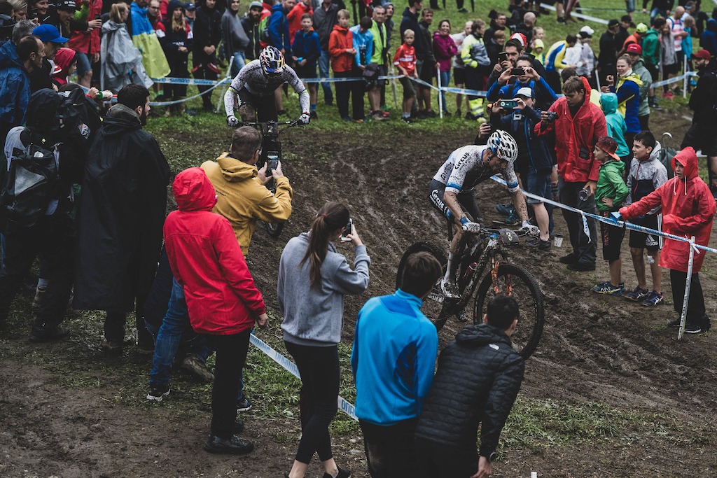 Try as he may Henrique Avancini could not hold off van der Poel in the slop. When MVDP decided it was time to go, he was off like a rocket.