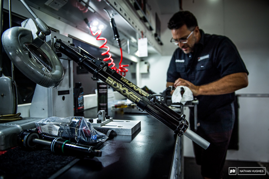 An invaluable tool and part of shock service; the hand-powered shock dyno at the Sram pit.