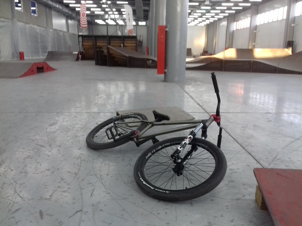 Author Ultimate 24" - Best complete that I'd ever ride on. It's so light and sweet :)