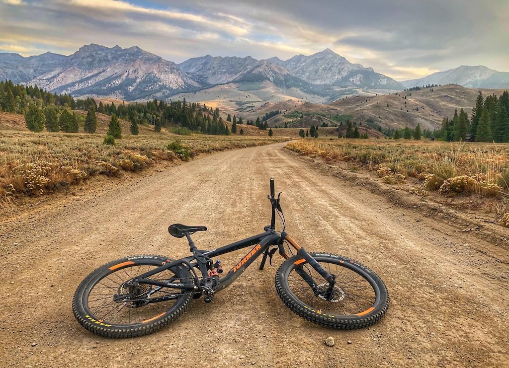 Took a moment to take in the Boulder View from Baker Cr Rd. This is a popular rd to access "Edge of the World" and "Alden Gulch" trails in Sun Valley region. Sometimes the road is a pleasant way to get to the shred.