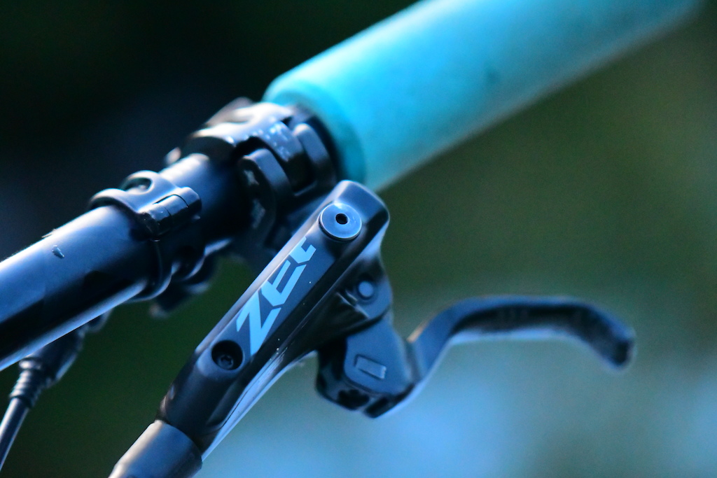 Zee brakes work flawlessly and ESI extra chunky grips for better handling and cushion