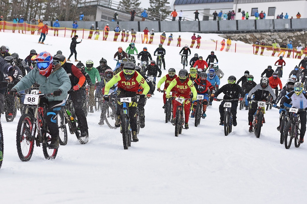 Downhill snow best sale bike race