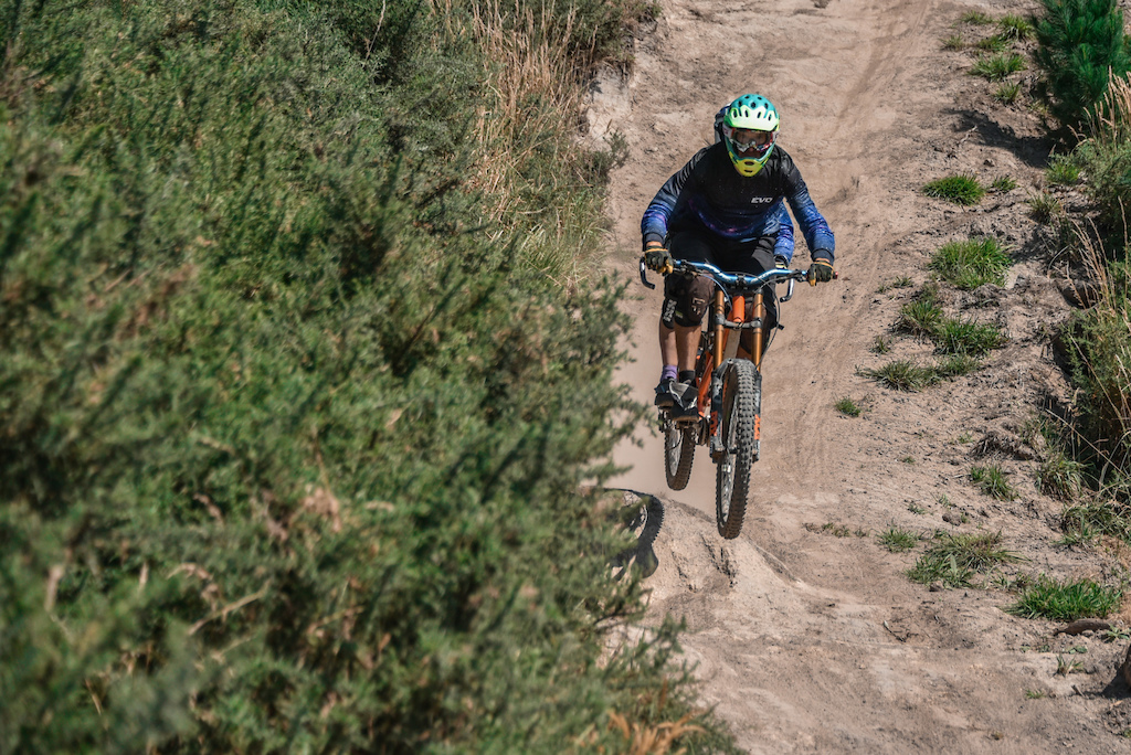 Jackson and Rose Green are a husband and wife team of fearless tandem DH racers that descend quicker that a lot of us on a 'normal' bike... but on a Tandem!