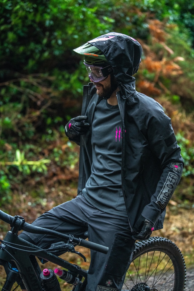 Video: Muc Off Launches its First Technical Clothing Range - Pinkbike