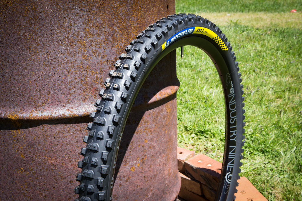 Maxxis IKON Mountain Bike Tires26/27.5/29X2.2 2.0 2.35 is a versatile XC  tire designed to perform in a broad range of conditions