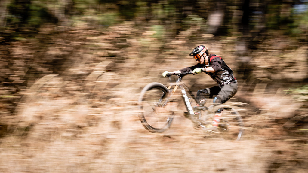 @ricardomejia - Ciro Guadarrama, Valle de Bravo, México riding for Cuadro

@davetrumpore